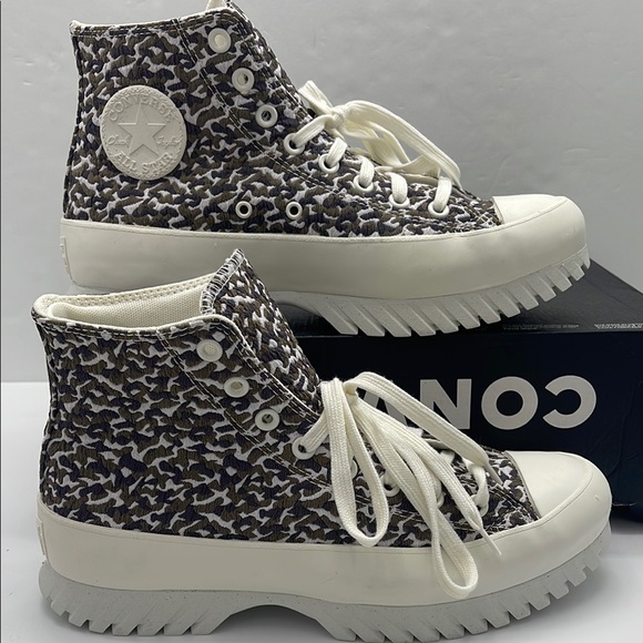 Converse Shoes - Converse WMNS High-Top Platforms A00877C
CTAS LUGGED 2.0 HI
SAND DUNE/EGRET/EGRT